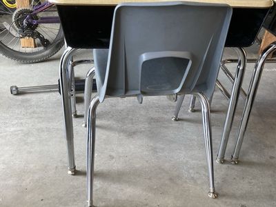 4 Elementary School Desks – Great Condition – Discount for All 4