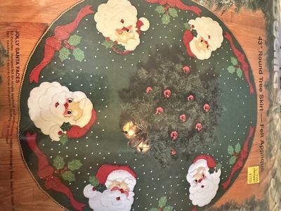 Jolly Santa Faces Felt Applique Christmas Tree Skirt Craft Kit 43" Round - New Sealed