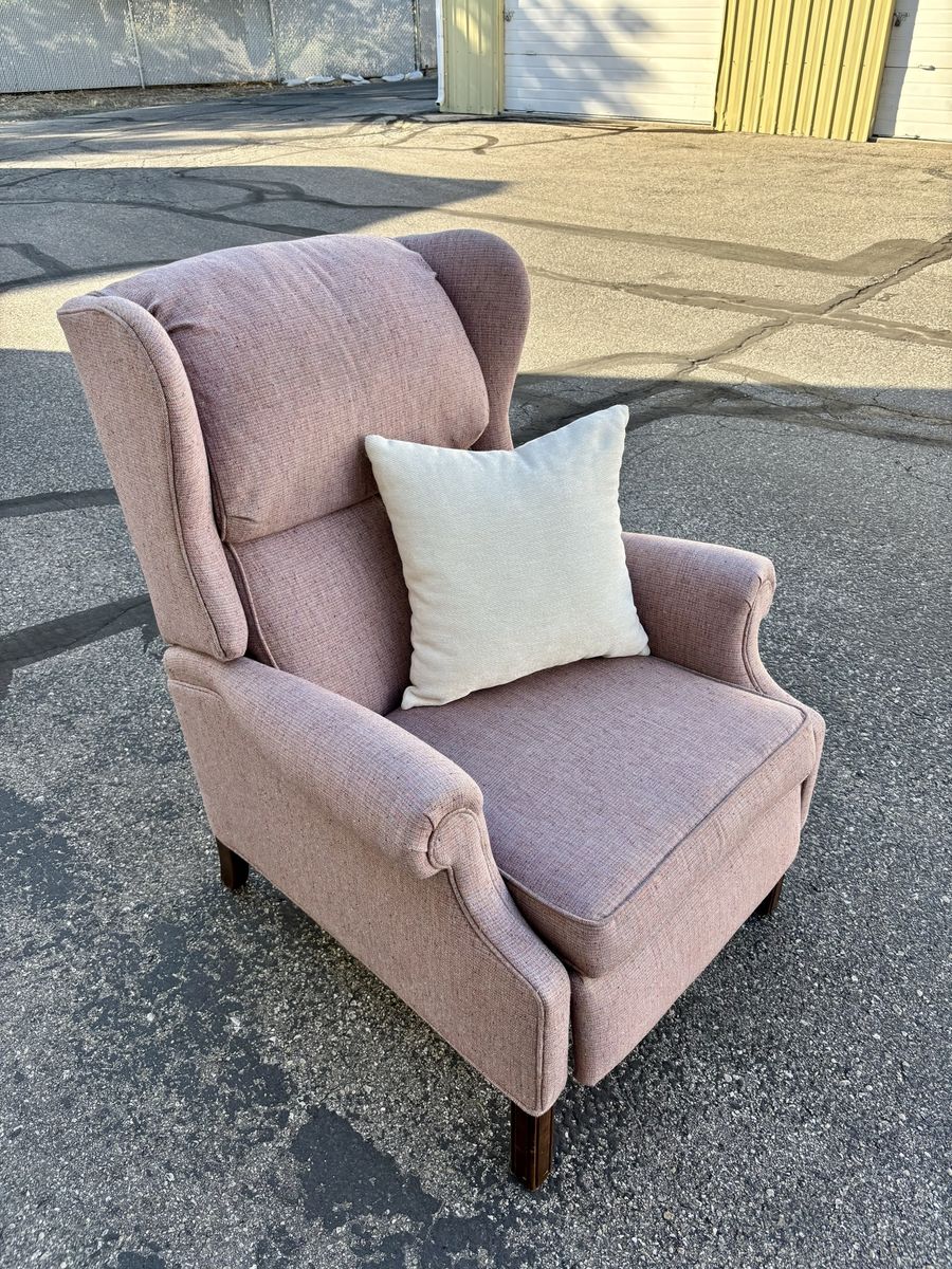 Vintage Blush Pink Ethan Allen Recliner- Great Condition