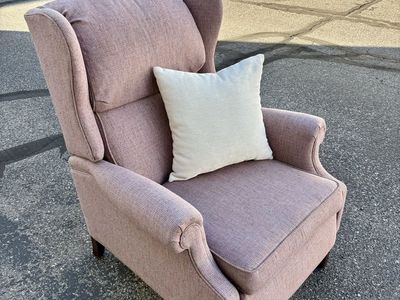 Vintage Blush Pink Ethan Allen Recliner- Great Condition