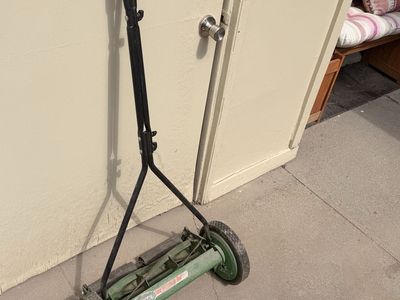 Scott’s Elite 16” Manual Push Reel Lawn Mower – Works – $30