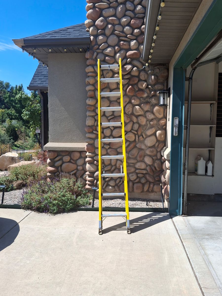 Louisville Ladder L-3121-20 20 Ft Fiberglass Extension Ladder 250 lbs