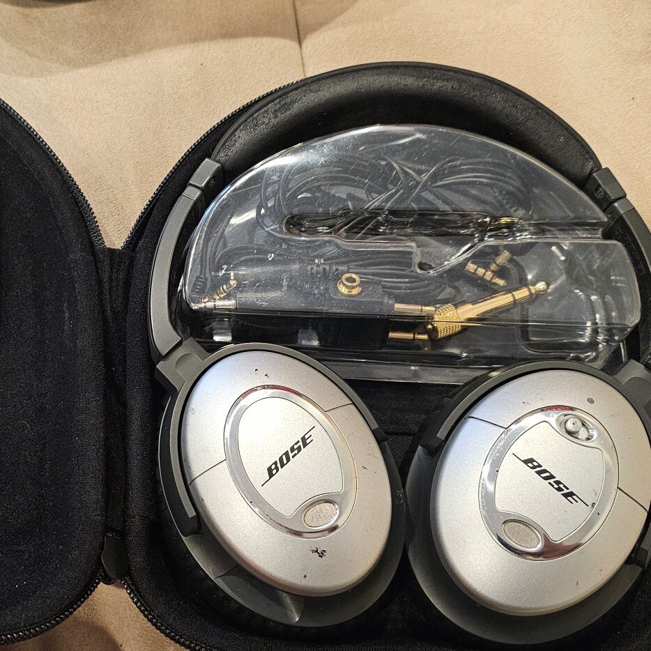 Bose qc-2 noise cancellation headphones