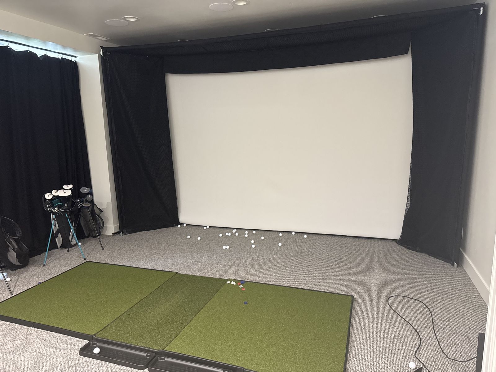 Golf simulator screen and hitting mat