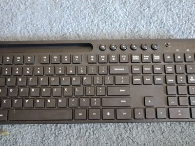 Black Wireless Computer Keyboard - Full Size with Media Keys