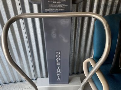 Scale-Tronix Medical Standing Platform Scale 880 lbs / 400 kg