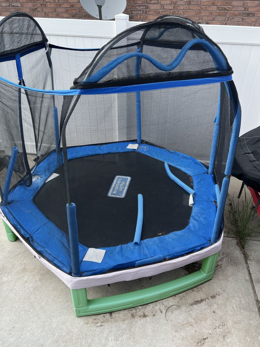 Kids trampoline
