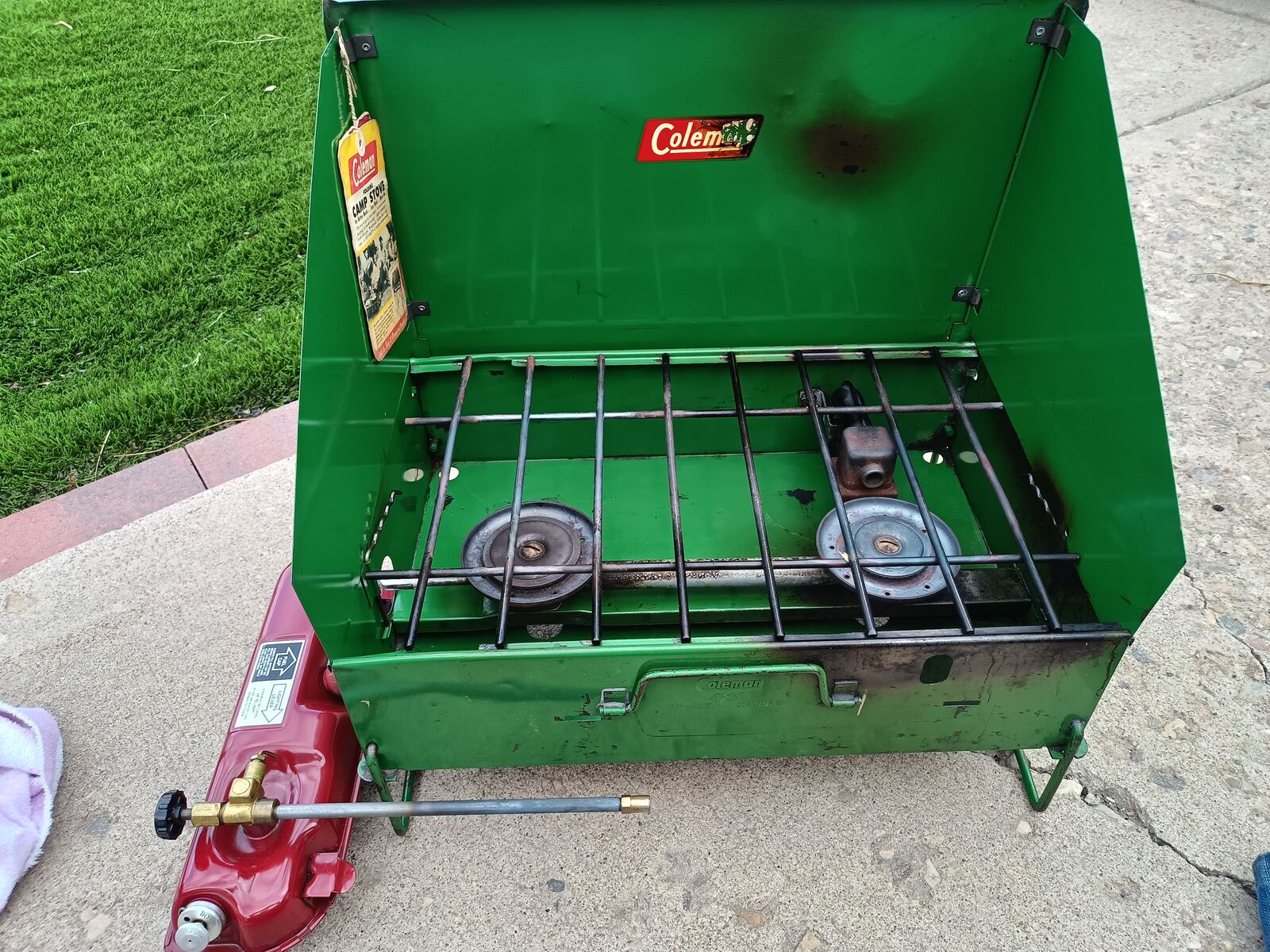 Coleman 425 2 burner camp stove. Vintage and in very good condition.