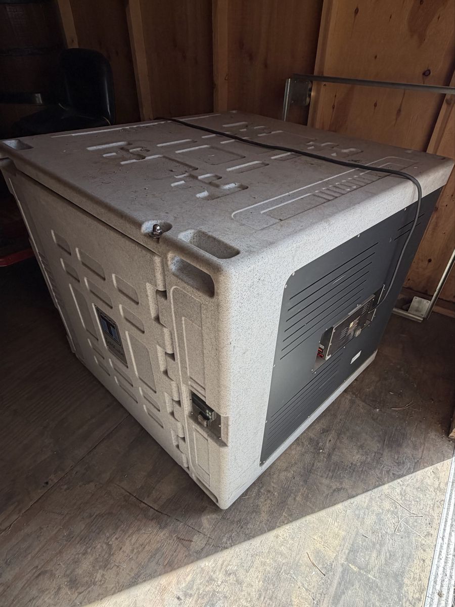 Thermo King Cold Cube Portable Refrigerator / Freezer  87 gallon 