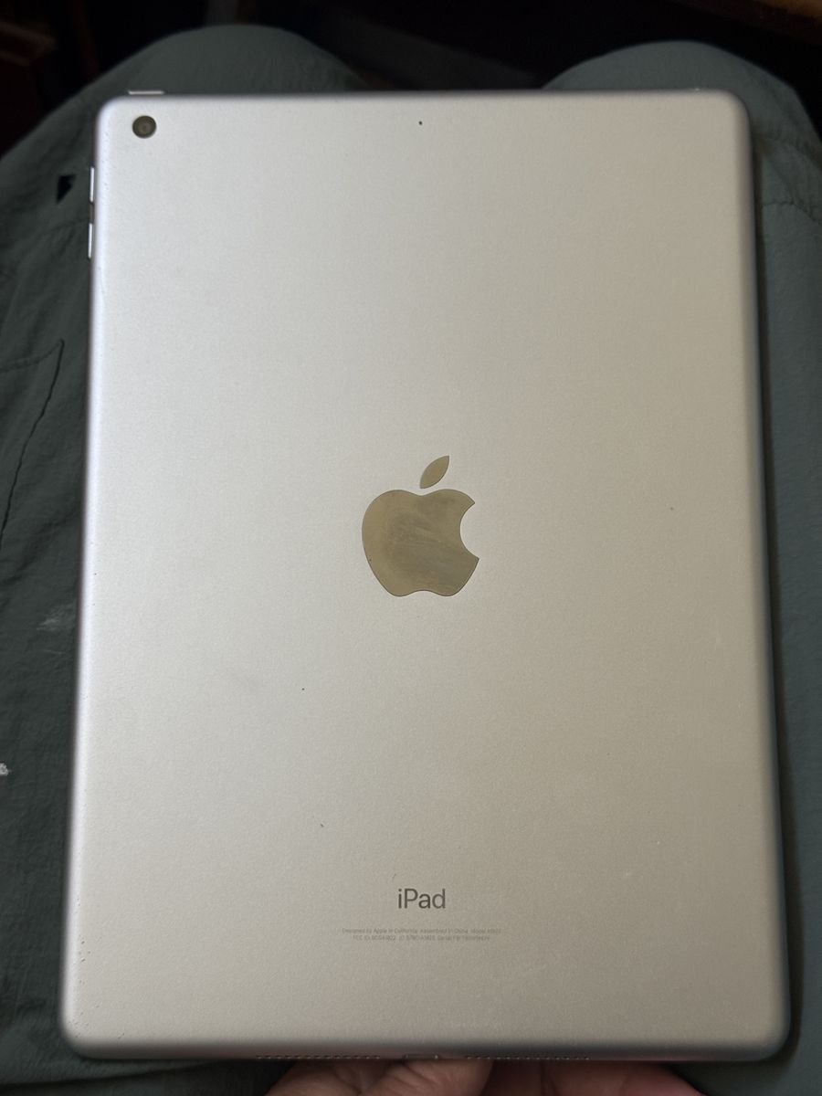 Apple iPad (5th Gen) 128GB Wi-Fi .still good