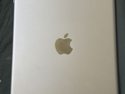 Apple iPad (5th Gen) 128GB Wi-Fi .still good