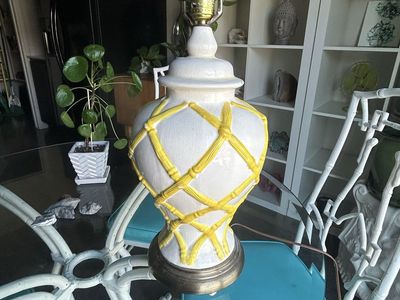 Vintage Chinoiserie Yellow & White Faux Bamboo Trellis Ceramic Ginger Jar Table Lamp