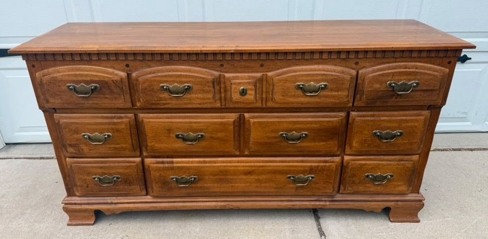 Darling dresser