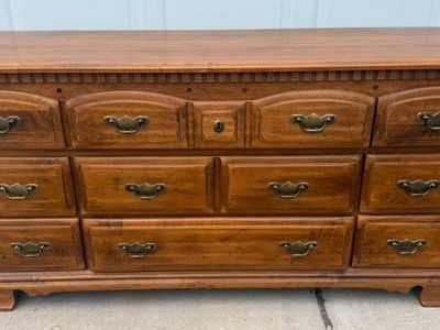 Darling dresser