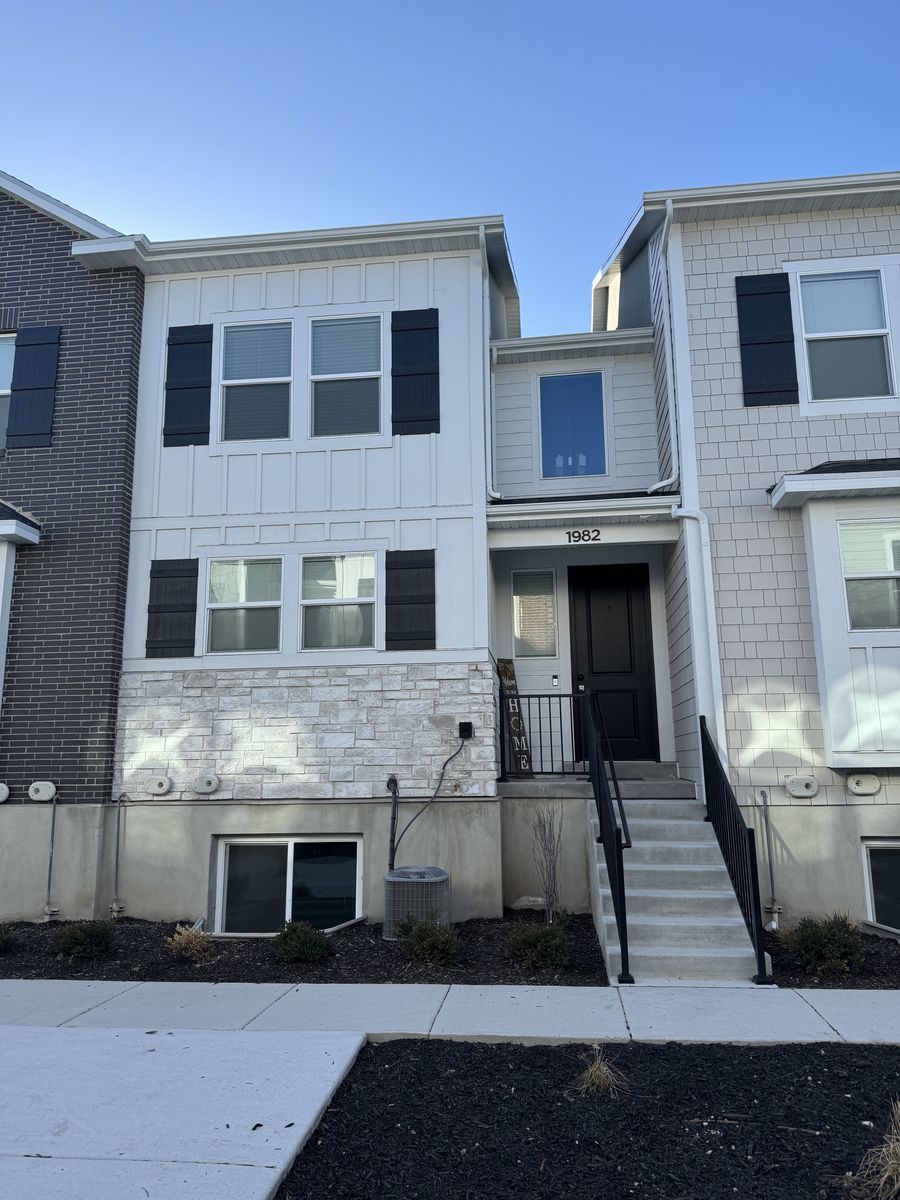 **OPEN HOUSE SATURDAY  6/20. 11:00 AM - 1:00 PM**Lehi TH for Rent – 3 Bed | 2.5 Bath | 2-Car Garage