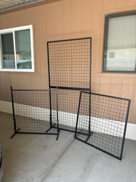 2 Display Grid Wall Panels