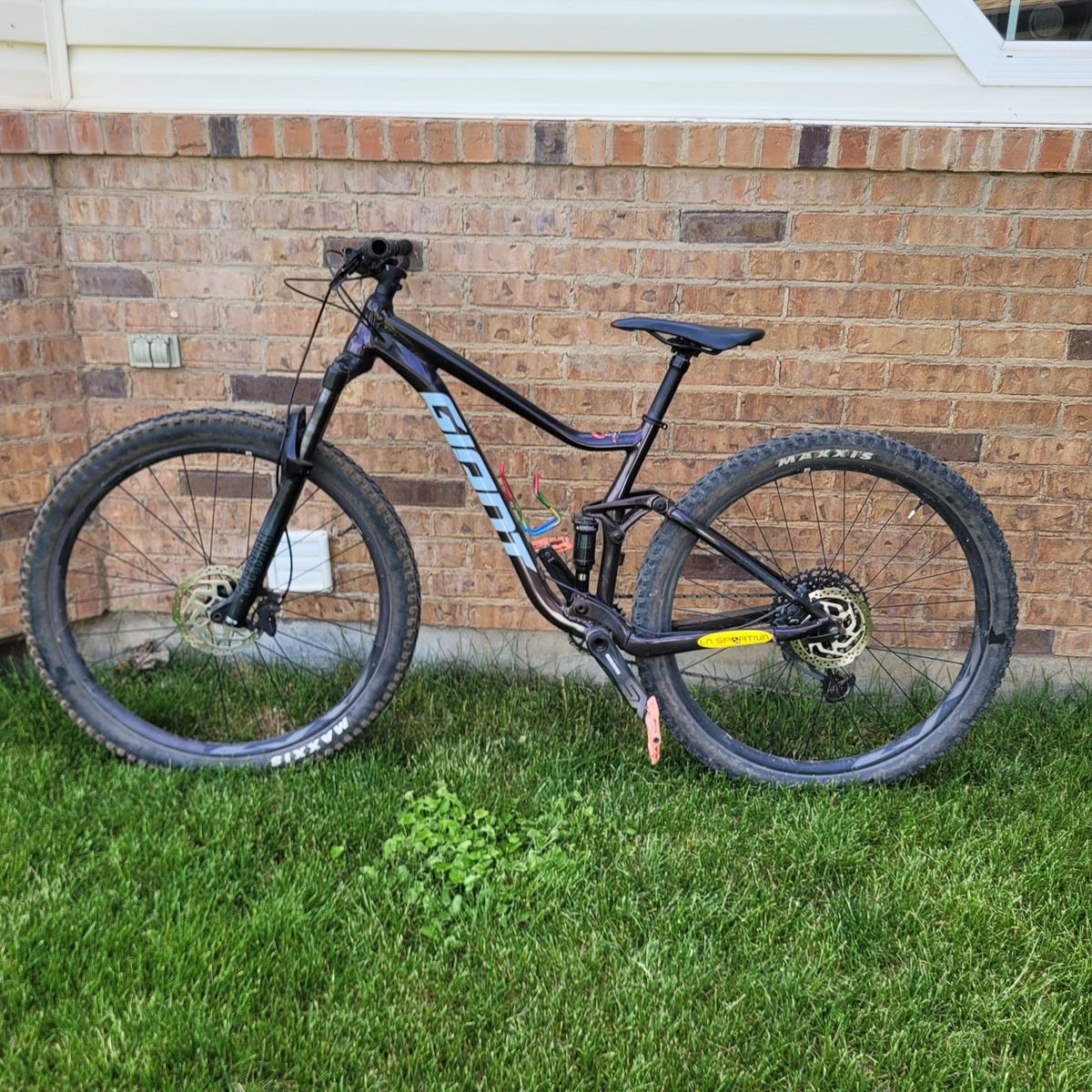 Giant Stance 29" Full Suspension Mountain Bike - Size M - RockShox Suspension, Maxxis Tires