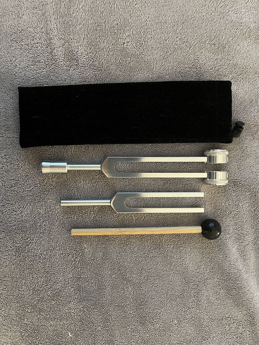 528 HZ Tuning Forks for Healing Chakra Set OM 136.1 Hz for DNA Repair Sound Healing Instruments with Rose Quartz Crystal - 5Pc