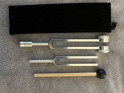 528 HZ Tuning Forks for Healing Chakra Set OM 136.1 Hz for DNA Repair Sound Healing Instruments with Rose Quartz Crystal - 5Pc