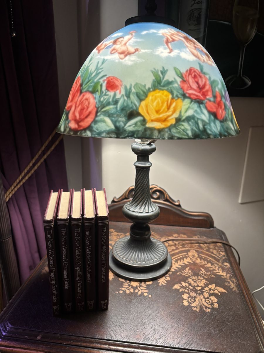 Painted Glass Shade "Cherubs" Lamp