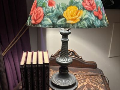 Painted Glass Shade "Cherubs" Lamp