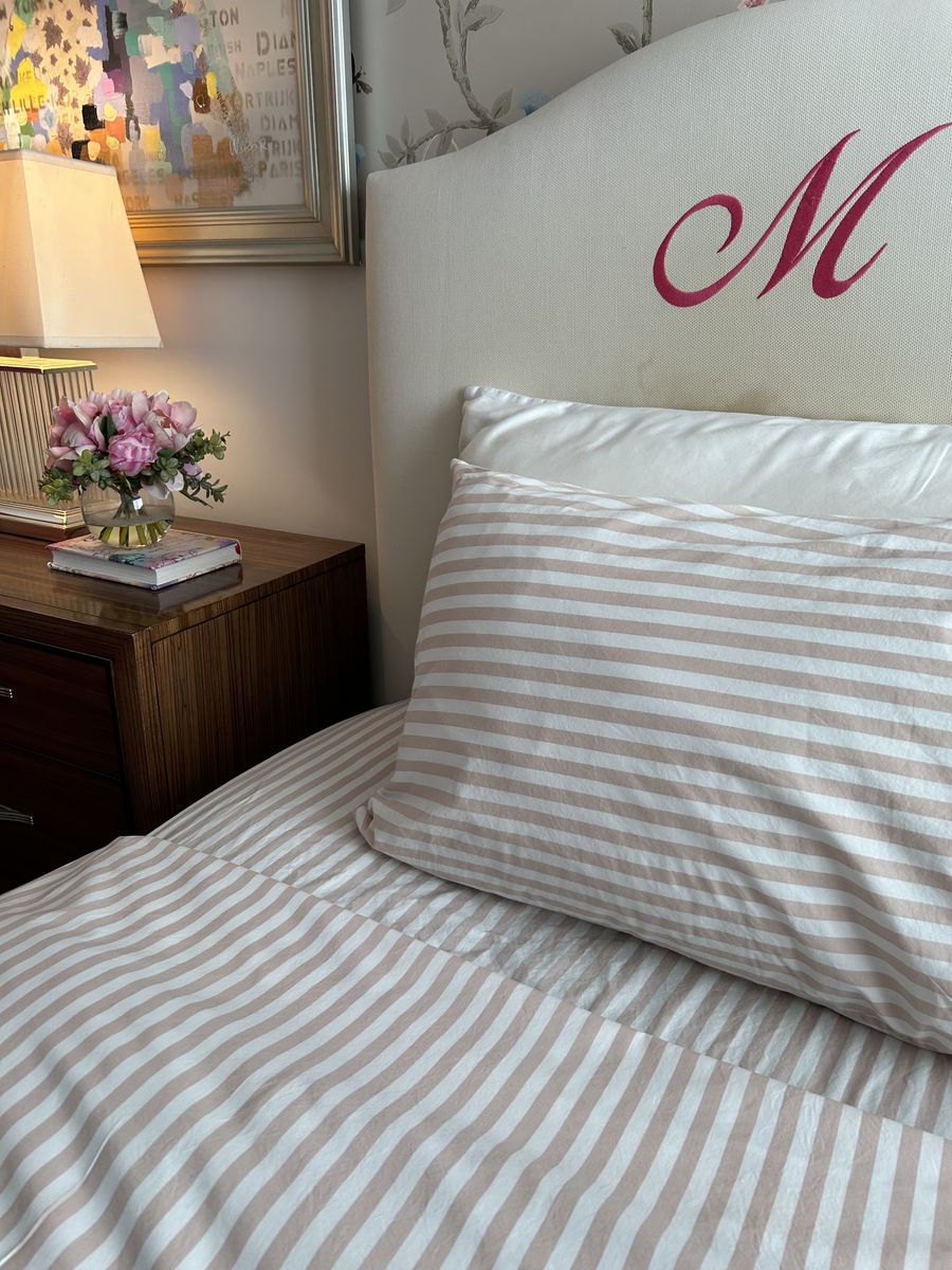 Twin bed mattress and bedding 