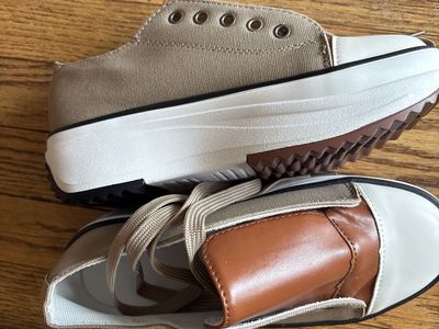 Women’s shoes