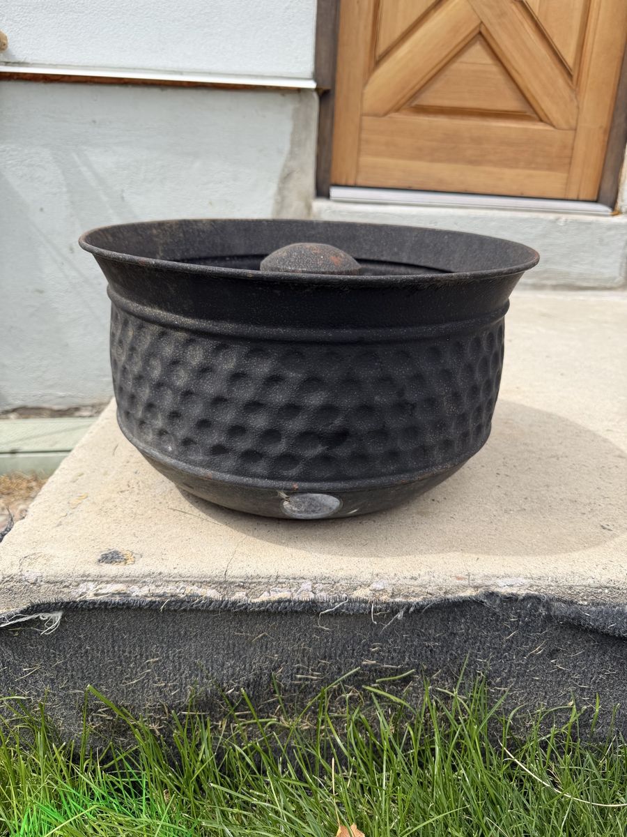 Metal hose pot