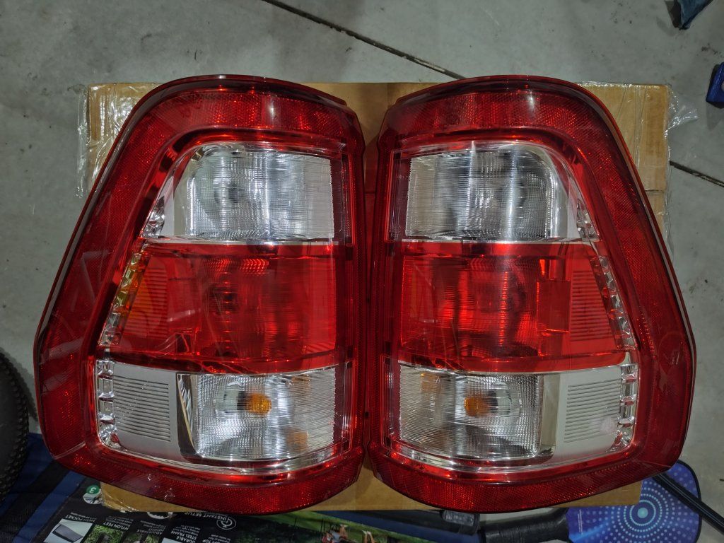 2021-2023 Ford F150 OEM Tail Lights w/o BLIS Halog