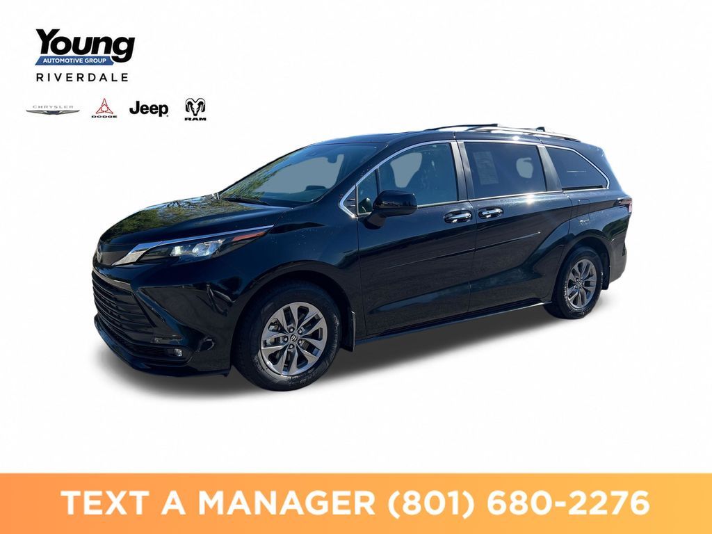 2025 Toyota Sienna XLE 8-Passenger