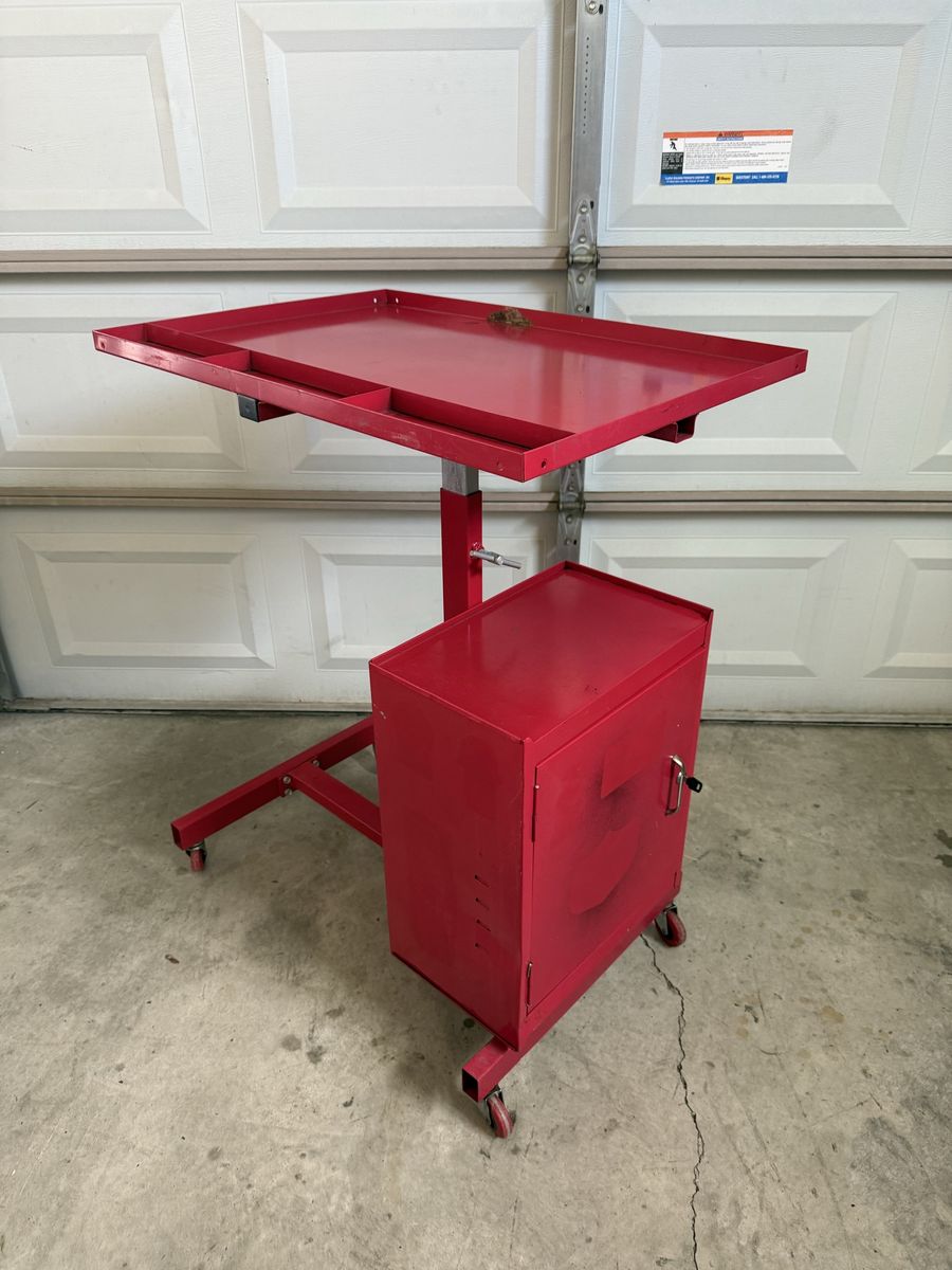 Tool Storage w/ Adjustable Tray