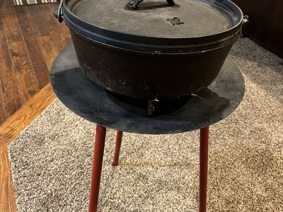Lodge 12-Inch Cast Iron Camp Dutch Oven with Lid and with custom stand