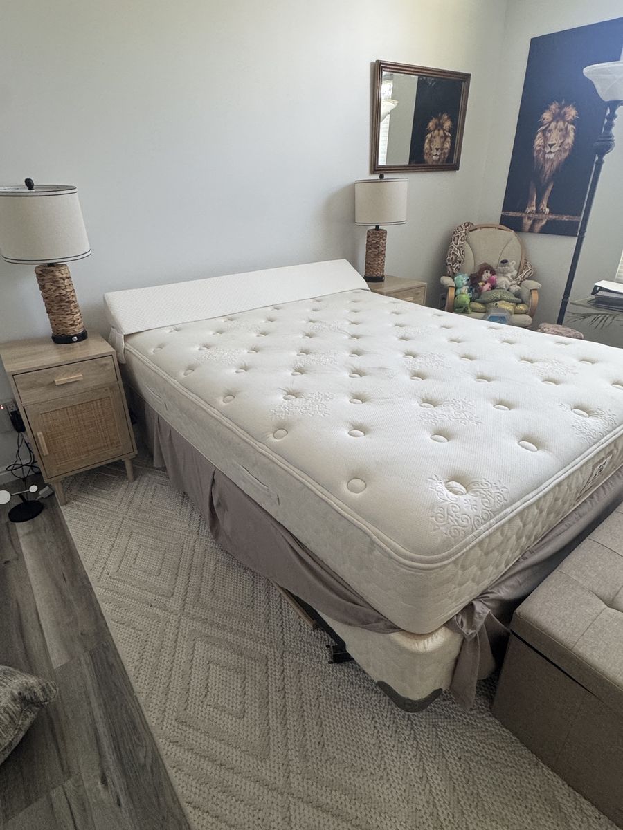 Queen bed pillow top