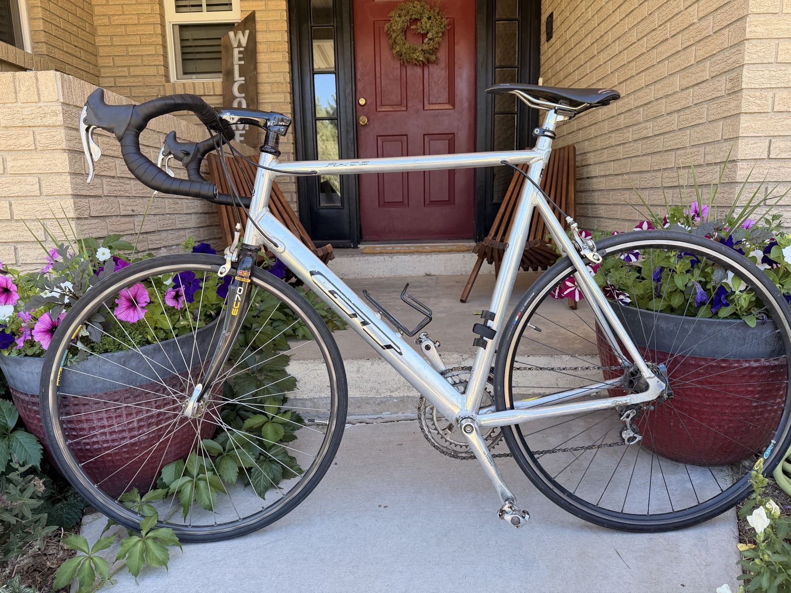 Vintage GT aluminum frame road bike: super light.