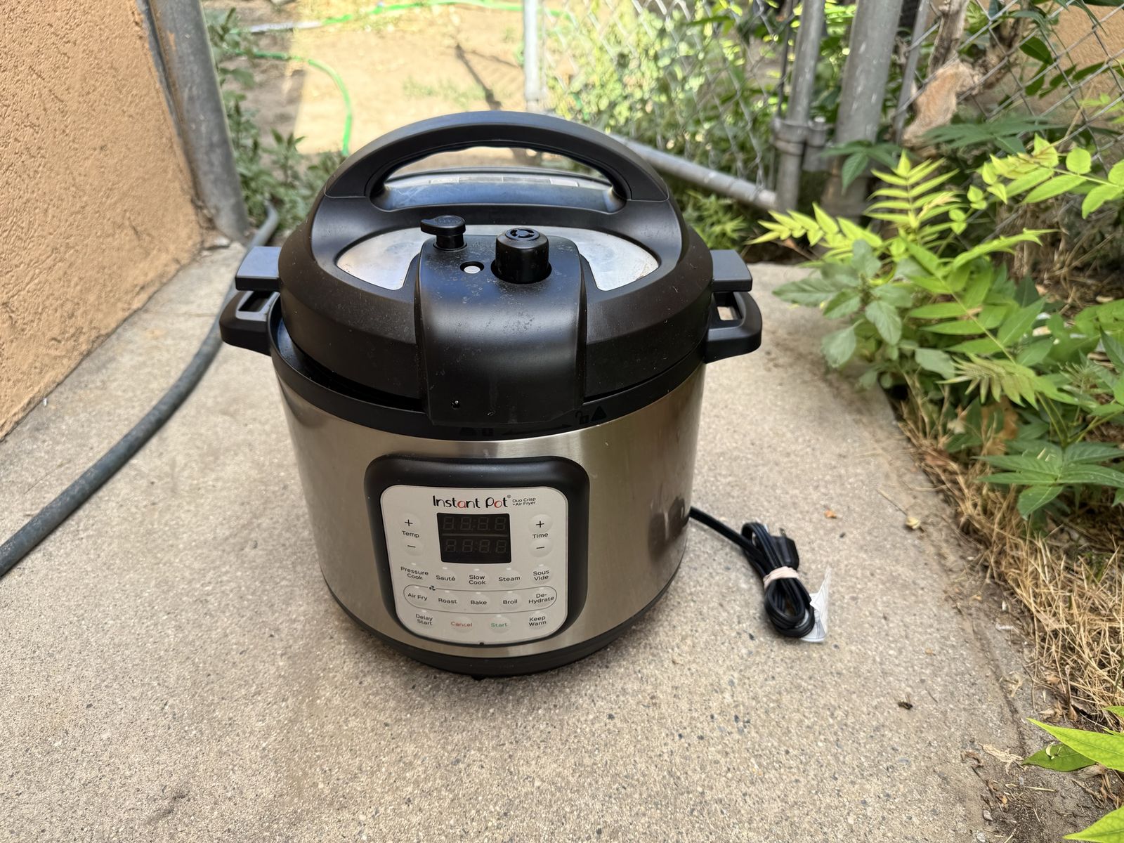 Instant pot electric pressure cooker & Air fryer lid 8 Quart 