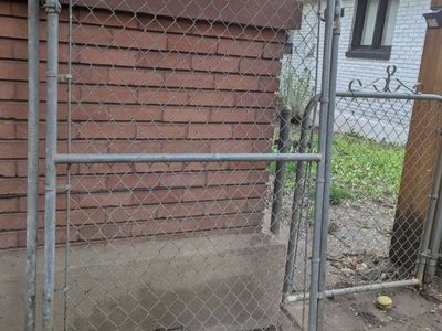 CHAIN LINK GATE