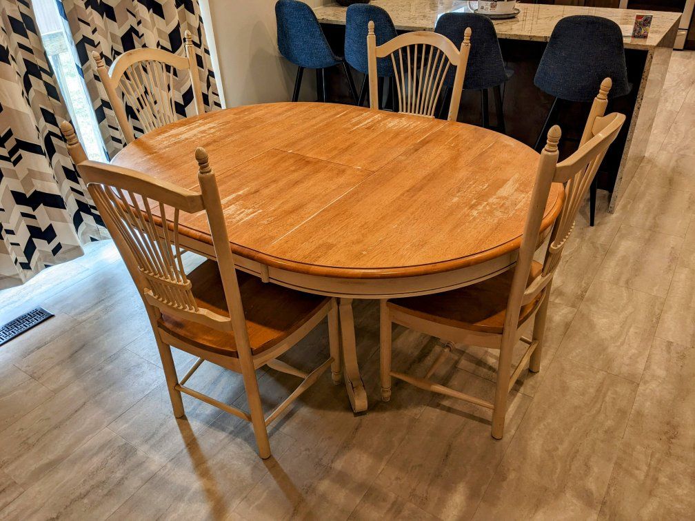 Shabby Chic Round Dining Table & 4 Chairs - Distressed Cream & Wood