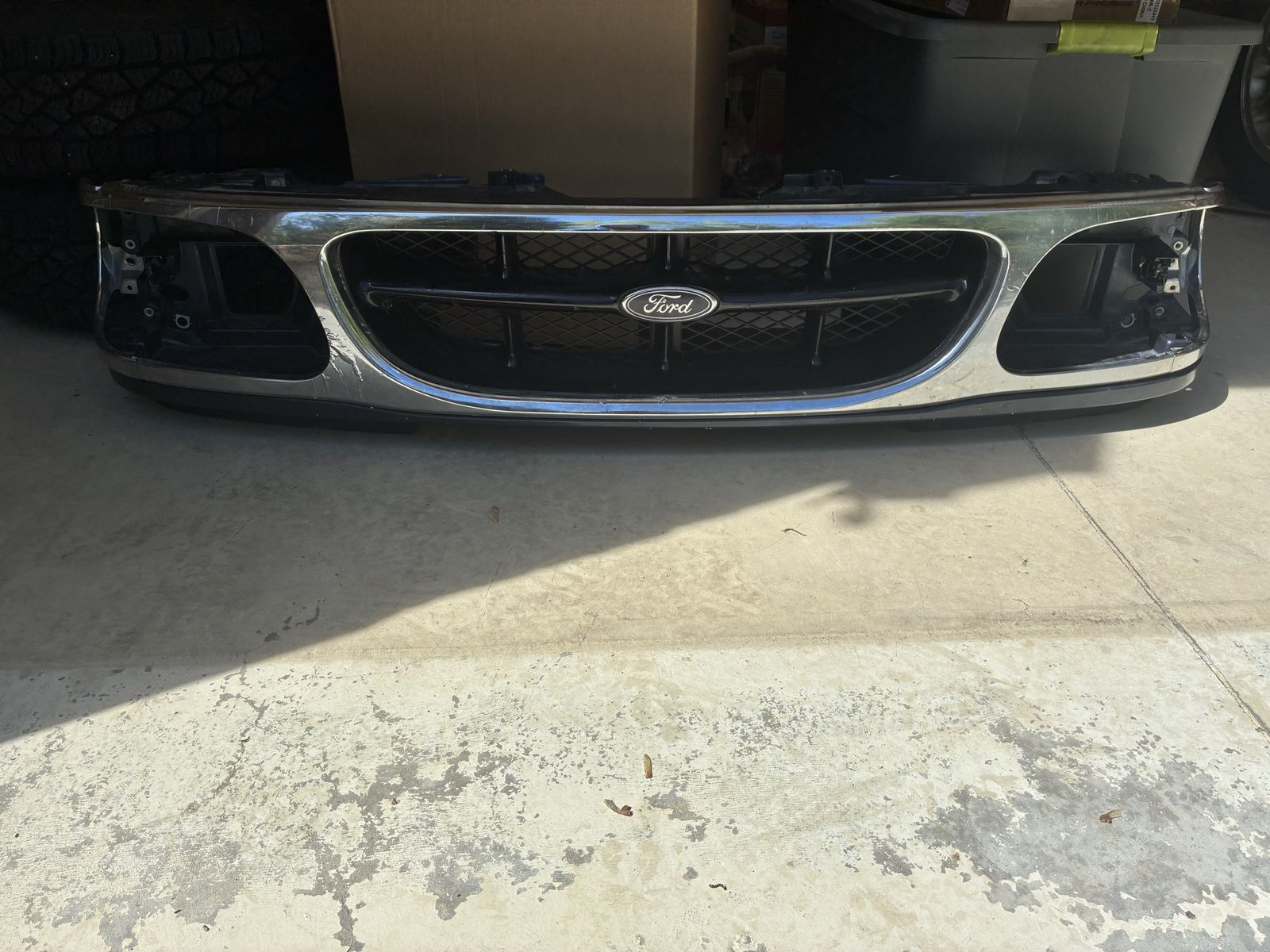 1997-2001 Ford Explorer Header Panel And Grille