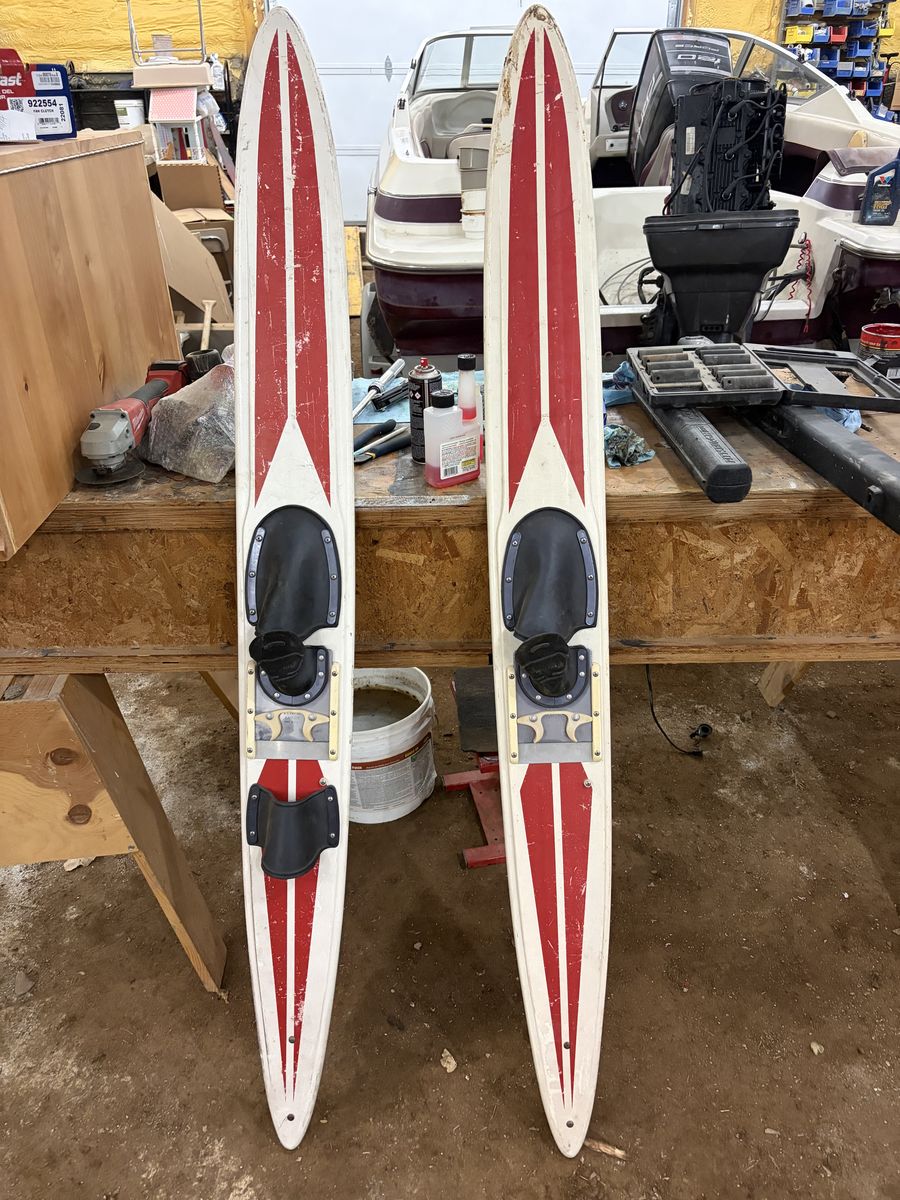 Adult water skis