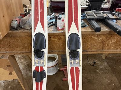 Adult water skis