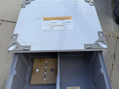 Maytag Washing And Dryer pedestal Set (2)