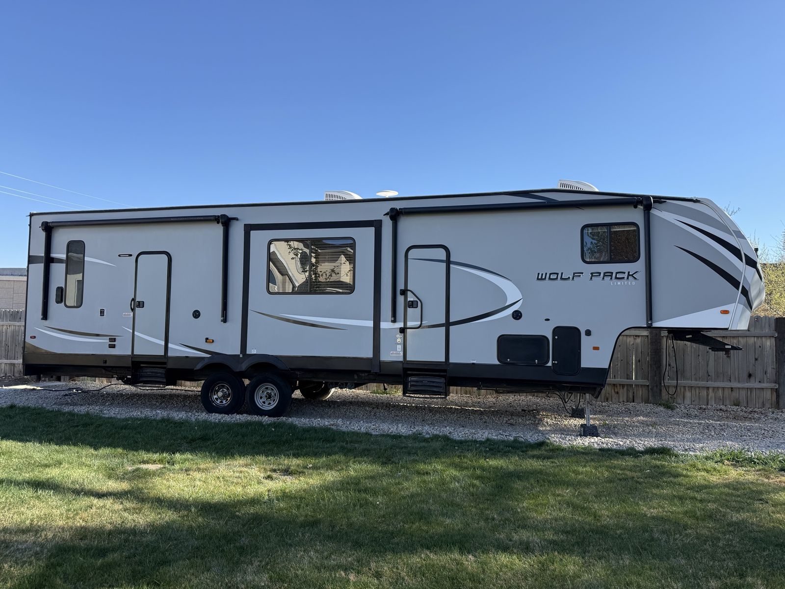 2018 Wolf Pack 325PACK13 Toy Hauler