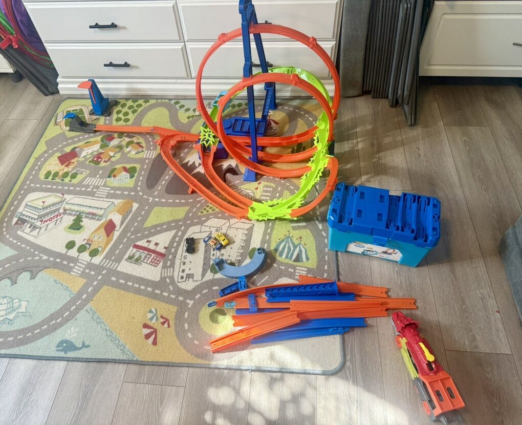 Hot Wheels Track And Accessories