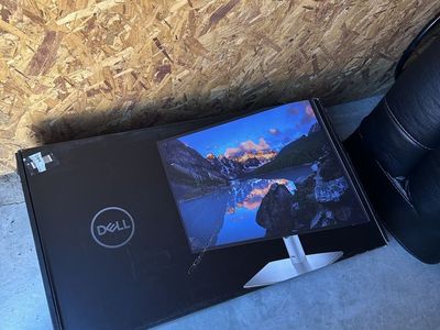 Dell UltraSharp U2724DE 27" QHD USB-C Hub Monitor with Original Box