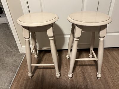 KITCHEN CREAM BAR STOOLS