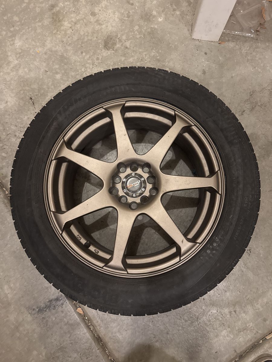 Single 225/55R17 Tire