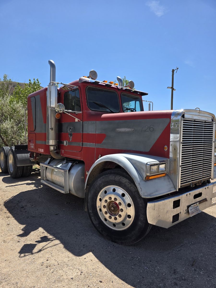 1986 Freightliner Conventional Sleeper – Cummins Big Cam NTC-350