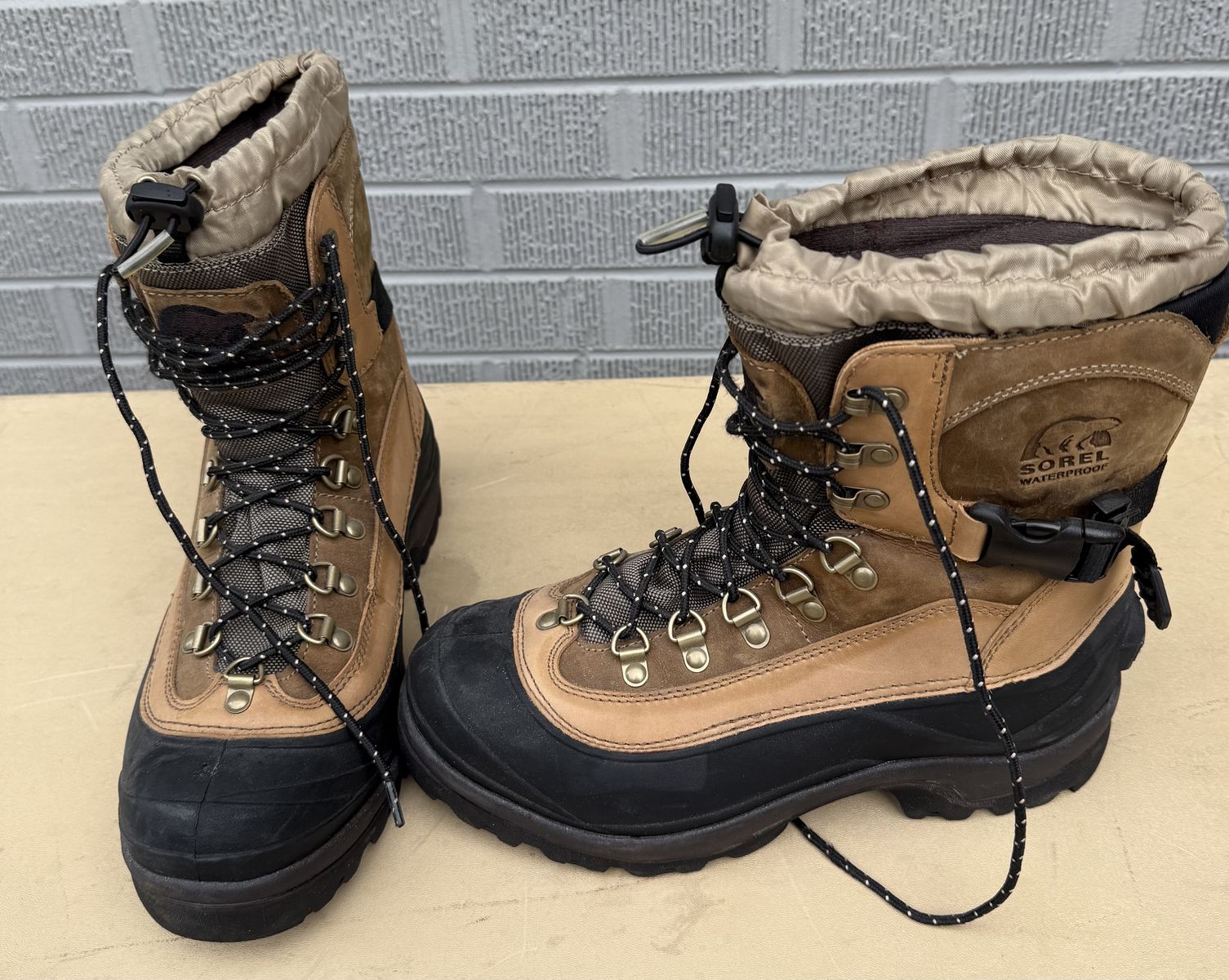 Sorel Conquest Winter Boots; men's size 9.5