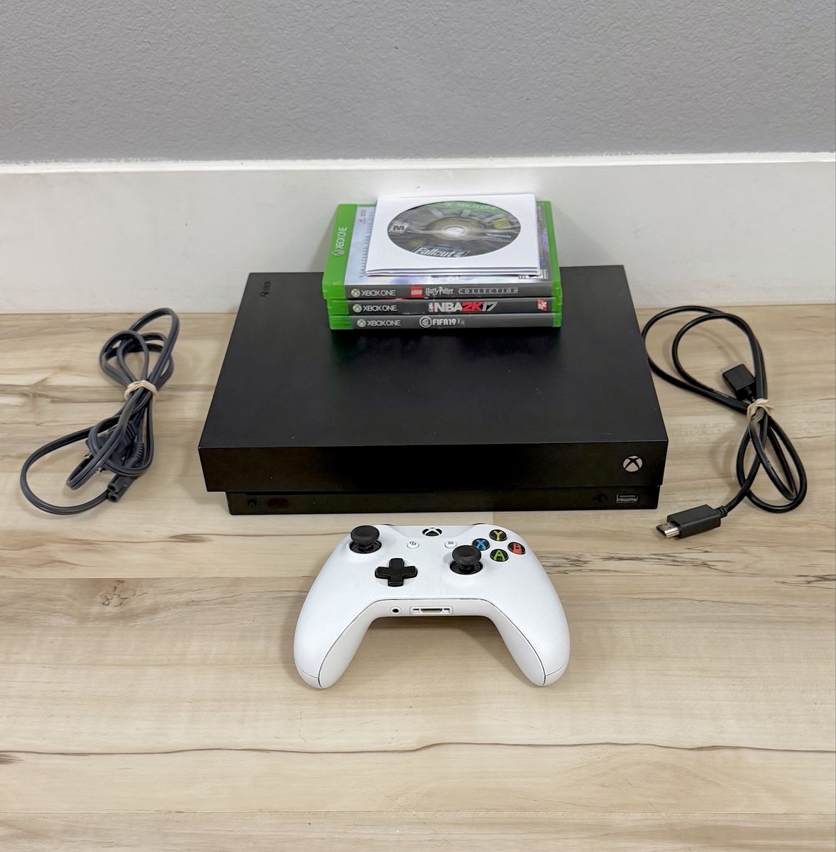 Xbox One X + 7-Games