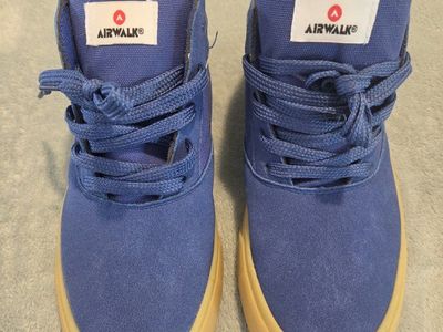 Airwalk Blue Canvas Skate Shoes Sneakers Boy's Size 6 Mid Top